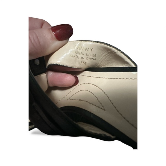 Tahari Black Leather Open-Toe Sandals, size 7 - Picture 7 of 8